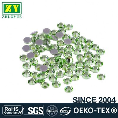 Exactitud de cristal plana minúscula del alto color de los diamantes artificiales de Hotfix con incluso facetas